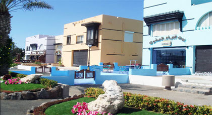 مسؤولون نافذون يبنون شاليهات دون ترخيص بشاطئ يربط تطوان بالحسيمة مسؤولون نافذون يبنون شاليهات دون ترخيص بشاطئ يربط تطوان بالحسيمة