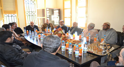 تكريم موظف بجماعة افسو في حفل بهيج بحضور الرئيس "محمد الإدريسي" تكريم موظف بجماعة افسو في حفل بهيج بحضور الرئيس "محمد الإدريسي"