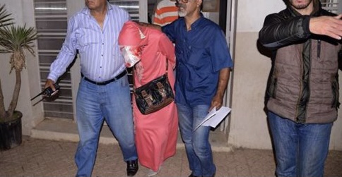 زوج يضبط زوجته متلبسة بالخيانة رفقة خليلها بحي عاريض بالناظور.. والأمن يعتقلهما