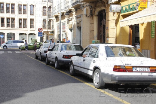 هكذا أصبحت "طاكسيات" مليلية بعد إغلاق الحدود هكذا أصبحت "طاكسيات" مليلية بعد إغلاق الحدود