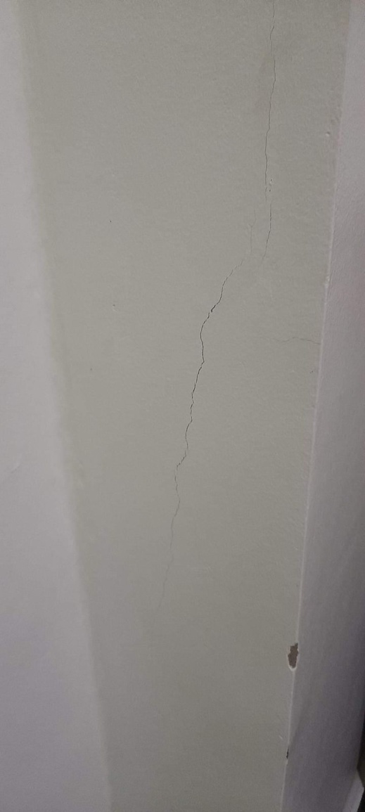 المعهد الوطني للجيوفيزياء يعلن أن الهزة القوية بالحسيمة بلغت 5.4 درجات.. شاهد المخلفات بالفيديو والصور المعهد الوطني للجيوفيزياء يعلن أن الهزة القوية بالحسيمة بلغت 5.4 درجات.. شاهد المخلفات بالفيديو والصور