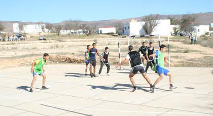 مقابلة حبية بين فريق جمعية ثرلي وفريق اعدادية بني سيدال الجبل مقابلة حبية بين فريق جمعية ثرلي وفريق اعدادية بني سيدال الجبل