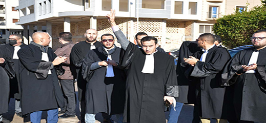 أصحاب البدلة السوداء يعلنون استمرارهم في مقاطعة الجلسات بالمحاكم أصحاب البدلة السوداء يعلنون استمرارهم في مقاطعة الجلسات بالمحاكم