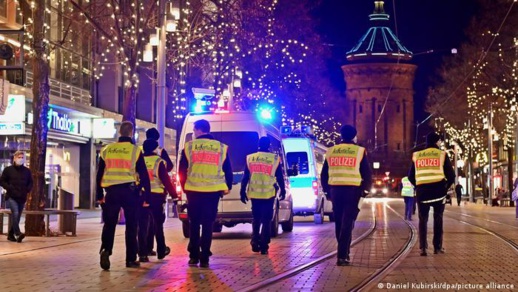 ألمانيا تشرع في تطبيق قيود أكثر صرامة لمواجهة انتشار كورونا ألمانيا تشرع في تطبيق قيود أكثر صرامة لمواجهة انتشار كورونا