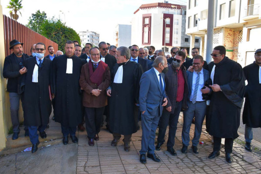 قرار نقيب المحامين بالناظور بدخول المحاكم من "الباب الخلفي" يثير غضب أصحاب البدلة السوداء قرار نقيب المحامين بالناظور بدخول المحاكم من "الباب الخلفي" يثير غضب أصحاب البدلة السوداء