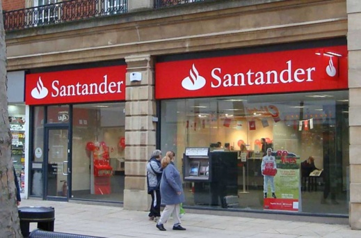 بنك إسباني يحول 170 مليون دولار لزبنائه كهدايا عن طريق الخطأ بنك إسباني يحول 170 مليون دولار لزبنائه كهدايا عن طريق الخطأ