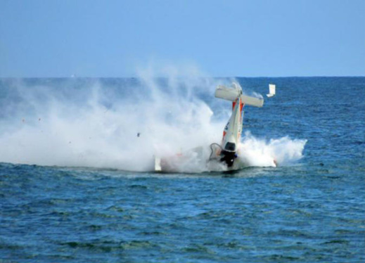 سقوط طائرة تابعة للدرك الملكي في البحر سقوط طائرة تابعة للدرك الملكي في البحر