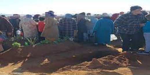 فيديو.. استنفار بمقبرة بعد ادعاء سماع صوت يخرج من قبر أحد المتوفين فيديو.. استنفار بمقبرة بعد ادعاء سماع صوت يخرج من قبر أحد المتوفين