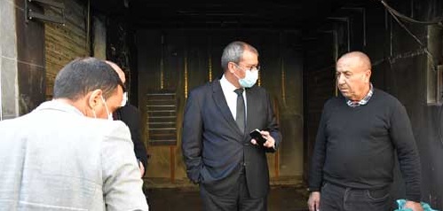 عامل الناظور يمنح هدية رأس السنة للمتضررين من حريق المركب التجاري