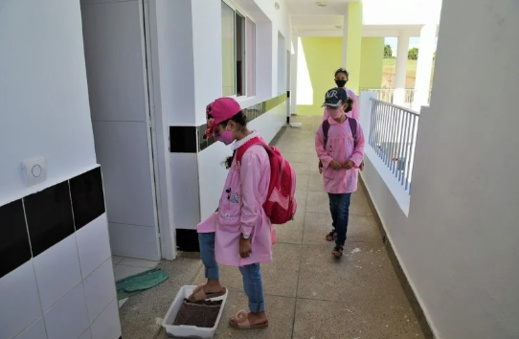 وزارة التربية الوطنية تدعو الى الالتزام بالتدابير الوقائية لمواجهة "كورونا" بالمؤسسات التعليمية وزارة التربية الوطنية تدعو الى الالتزام بالتدابير الوقائية لمواجهة "كورونا" بالمؤسسات التعليمية