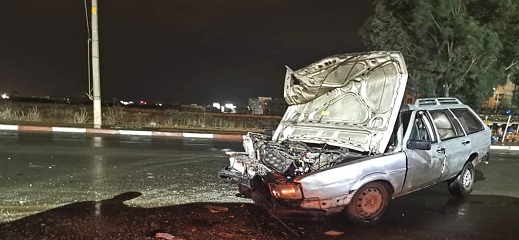 جريح في حالة خطيرة إثر اصطدام سيارة بشاحنة للسلع بالقرب من العروي جريح في حالة خطيرة إثر اصطدام سيارة بشاحنة للسلع بالقرب من العروي