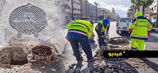 جماعة الناظور تصلح حفر الشوارع بمركز المدينة جماعة الناظور تصلح حفر الشوارع بمركز المدينة
