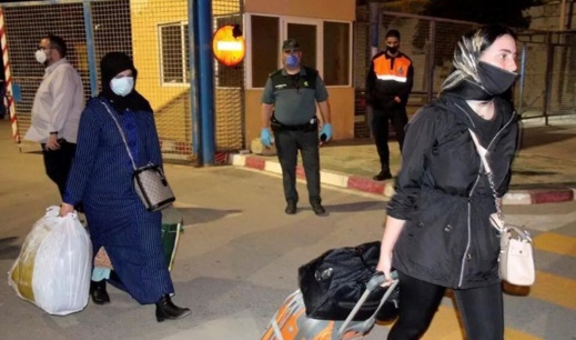 العمال المغاربة بمليلية وسبتة يطالبون بمعالجة مشاكلهم العمال المغاربة بمليلية وسبتة يطالبون بمعالجة مشاكلهم