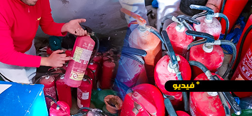 "طفايات الحريق" تثير الجدل بين تجار سوق المركب البلدي "طفايات الحريق" تثير الجدل بين تجار سوق المركب البلدي
