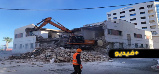 هدم بناية "الكورنيش" التي خسرتها جماعة الناظور في المزاد العلني