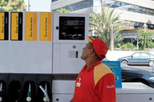 استمرار تراجع أسعار النفط بسبب تفشي متحور "أوميكرون" استمرار تراجع أسعار النفط بسبب تفشي متحور "أوميكرون"