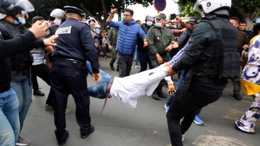 إدانة أستاذين بالحبس إثر مشاركتهما في مظاهرة إدانة أستاذين بالحبس إثر مشاركتهما في مظاهرة