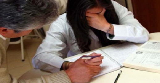 بعد الإيقاع به.. المحكمة تقول كلمتها في حق أستاذ للتربية الإسلامية تحرش بتلميذاته عبر الوتساب بعد الإيقاع به.. المحكمة تقول كلمتها في حق أستاذ للتربية الإسلامية تحرش بتلميذاته عبر الوتساب