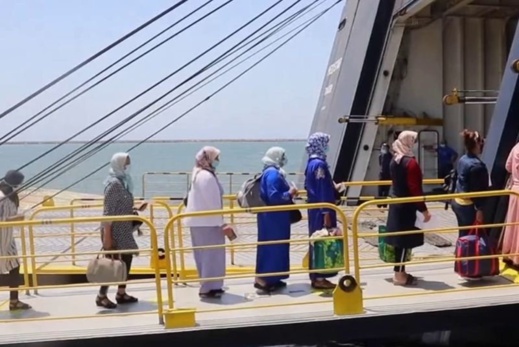 وصول أول فوج من العاملات المغربيات إلى الحقول الإسبانية وصول أول فوج من العاملات المغربيات إلى الحقول الإسبانية