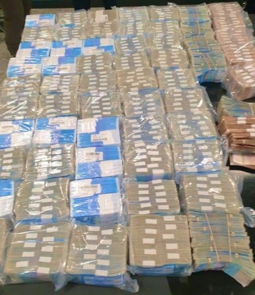 حجز أزيد من مليار سنتيم متحصل عليه من صرف "البيتكوين" أثناء توقيف متورطين في عملية اختطاف مدبرة حجز أزيد من مليار سنتيم متحصل عليه من صرف "البيتكوين" أثناء توقيف متورطين في عملية اختطاف مدبرة