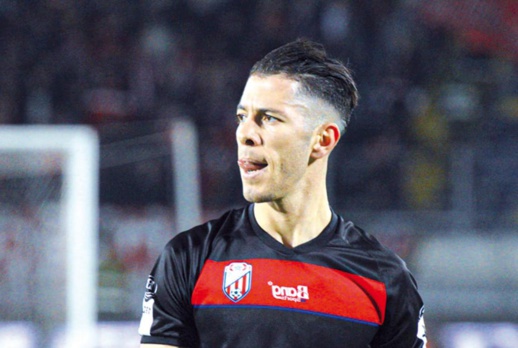 توقيف لاعب مغربي وتقديمه أمام وكيل الملك في حالة اعتقال توقيف لاعب مغربي وتقديمه أمام وكيل الملك في حالة اعتقال