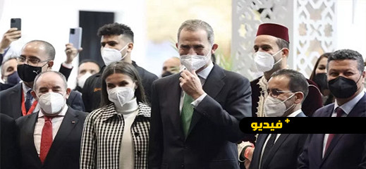 فيديو: ملك اسبانيا وزوجته يزوران رواقا مغربيا ويتلقيان الحلوى من ممثل السفارة المغربية بمدريد فيديو: ملك اسبانيا وزوجته يزوران رواقا مغربيا ويتلقيان الحلوى من ممثل السفارة المغربية بمدريد