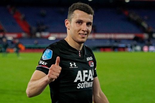 اللاعب الناظوري أسامة الادريسي يغادر نادي اشبيلية ويلتحق بهذا الفريق