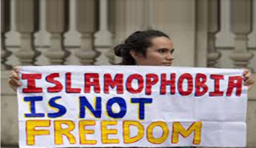 إقالة وزيرة بريطانية بسبب ديانتها الإسلامية إقالة وزيرة بريطانية بسبب ديانتها الإسلامية