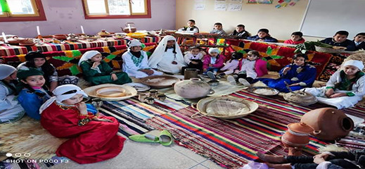 تلاميذ مجموعة مدارس عمرو احبصة فرعية بوحمزة ببني بوغافر يحتفلون بالسنة الامازيغية الجديدة