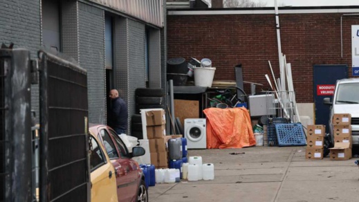 الصدفة تقود الشرطة إلى اكتشاف مختبر لصناعة المخدرات في هولندا الصدفة تقود الشرطة إلى اكتشاف مختبر لصناعة المخدرات في هولندا