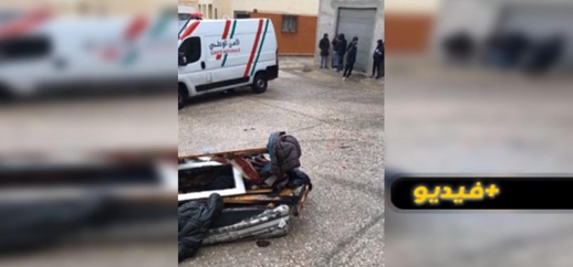 شاهدوا.. منزل بالحسيمة يسكنه الجن ويحرق محتوياته والشرطة تعجز عن فك لغز القضية شاهدوا.. منزل بالحسيمة يسكنه الجن ويحرق محتوياته والشرطة تعجز عن فك لغز القضية