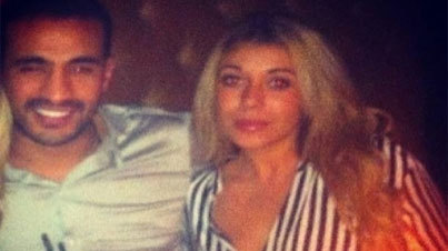 صورة بدر هاري والفتاة الشقراء تثير فضول المعجبات صورة بدر هاري والفتاة الشقراء تثير فضول المعجبات