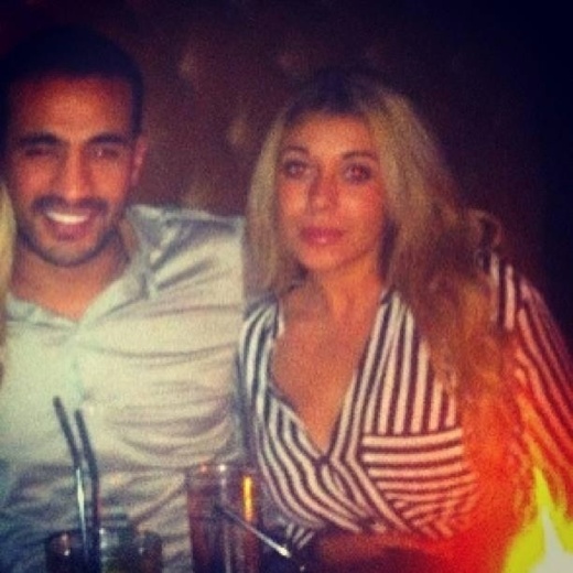 صورة بدر هاري والفتاة الشقراء تثير فضول المعجبات صورة بدر هاري والفتاة الشقراء تثير فضول المعجبات