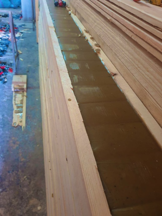 اقتحام ورشة للنجارة استغلها أصحابها في إخفاء الحشيش داخل الألواح الخشبية المعدة للتصدير خارج المغرب اقتحام ورشة للنجارة استغلها أصحابها في إخفاء الحشيش داخل الألواح الخشبية المعدة للتصدير خارج المغرب