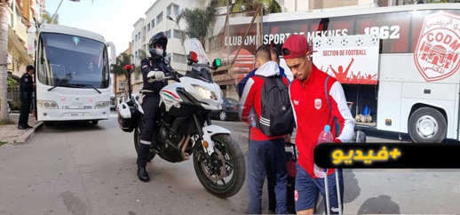 بعد قضية "بيع الماتش".. شرطة الناظور تفرض حراسة مشددة على النادي المكناسي بعد قضية "بيع الماتش".. شرطة الناظور تفرض حراسة مشددة على النادي المكناسي