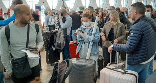 الجالية تشتكي من ارتفاع أسعار تذاكر الطيران وتتخوف من إغلاق الحدود الجالية تشتكي من ارتفاع أسعار تذاكر الطيران وتتخوف من إغلاق الحدود