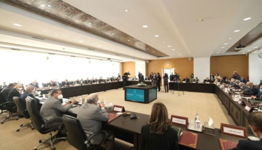 اقتطاعات من الأجور في انتظار الموظفين غير الملقحين اقتطاعات من الأجور في انتظار الموظفين غير الملقحين