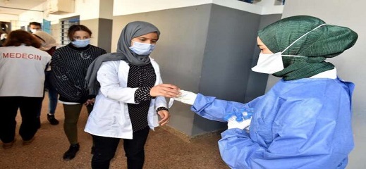 هذه حقيقة إجبار التلاميذ بإحدى الثانويات على أخذ اللقاح هذه حقيقة إجبار التلاميذ بإحدى الثانويات على أخذ اللقاح