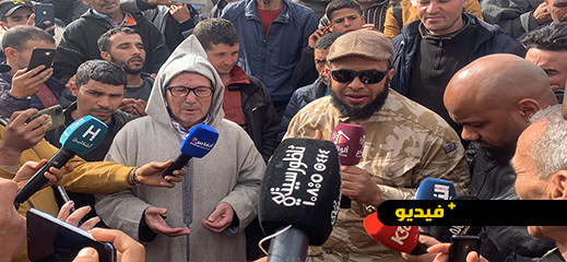 مشاهد مؤثرة.. حشود غفيرة ترفع الدعاء من أجل الطفل ريان مشاهد مؤثرة.. حشود غفيرة ترفع الدعاء من أجل الطفل ريان