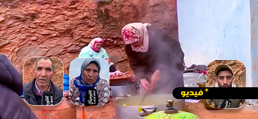 شاهدوا.. نساء قرية الطفل ريان يتطوعن لاطعام المنقذين والصحفيين شاهدوا.. نساء قرية الطفل ريان يتطوعن لاطعام المنقذين والصحفيين