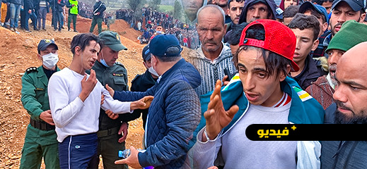شاب يحاول إخراج الطفل ريان.. والسلطات تتدخل لمنعه شاب يحاول إخراج الطفل ريان.. والسلطات تتدخل لمنعه