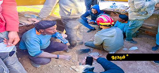 الصحراوي يغادر مكان الحفر وسط هتافات المواطنين الصحراوي يغادر مكان الحفر وسط هتافات المواطنين