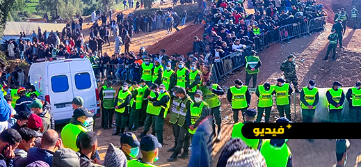 حالة ترقب تسود المكان.. دخول فريق من نخبة الوقاية المدنية إلى النفق المؤدي للطفل ريان حالة ترقب تسود المكان.. دخول فريق من نخبة الوقاية المدنية إلى النفق المؤدي للطفل ريان