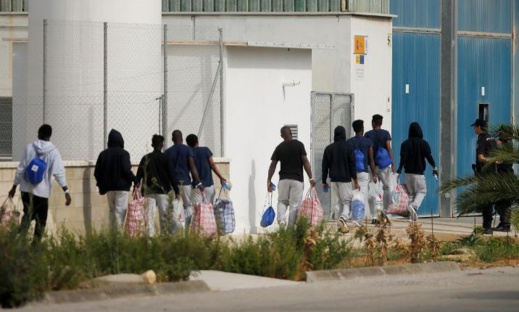 إسبانيا تنتظر فتح الحدود المغربية لإعادة الحراكَة إسبانيا تنتظر فتح الحدود المغربية لإعادة الحراكَة