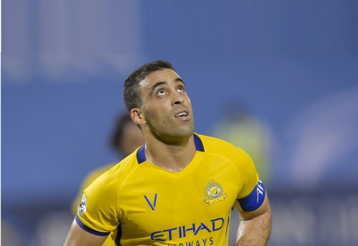 اللاعب الدولي المغربي حمد الله يهدي عائلة الطفل ريان منزلا جاهزا