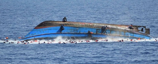 البحرية الملكية تنقذ 256 مهاجرا سريا علقوا في عرض البحر البحرية الملكية تنقذ 256 مهاجرا سريا علقوا في عرض البحر