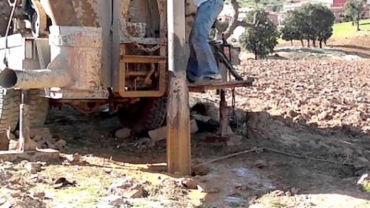 عامل الحسيمة يشن حملة لإغلاق كل الآبار المكشوفة عامل الحسيمة يشن حملة لإغلاق كل الآبار المكشوفة