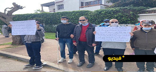 مكفوفون من الناظور يطالبون بالكشف عن مآل رخص النقل 