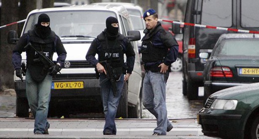 اعتقال جندي بهولندا متورط مع عصابات الاتجار في الأسلحة يتزعمها مغربي اعتقال جندي بهولندا متورط مع عصابات الاتجار في الأسلحة يتزعمها مغربي