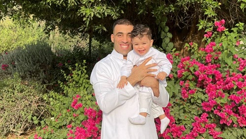 اللاعب الدولي المغربي حمد الله يرزق بمولوده الثاني اللاعب الدولي المغربي حمد الله يرزق بمولوده الثاني